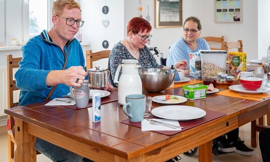 Frühstück in der Wohngruppe